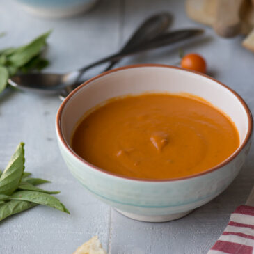 Warm Up with this Delicious Slow Cooker Creamy Tomato Soup