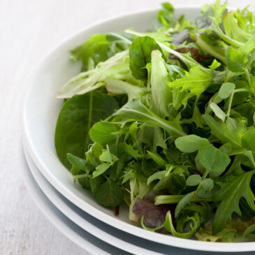 Tantalize Your Taste Buds with a Delicious Mixed Greens Salad!